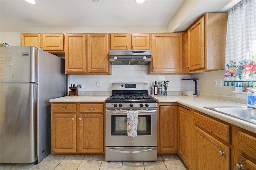 27 Ellington St # 2