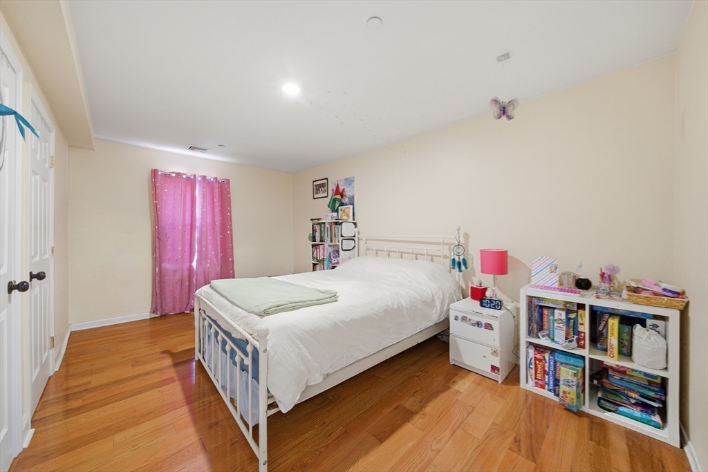 27 Ellington St # 2