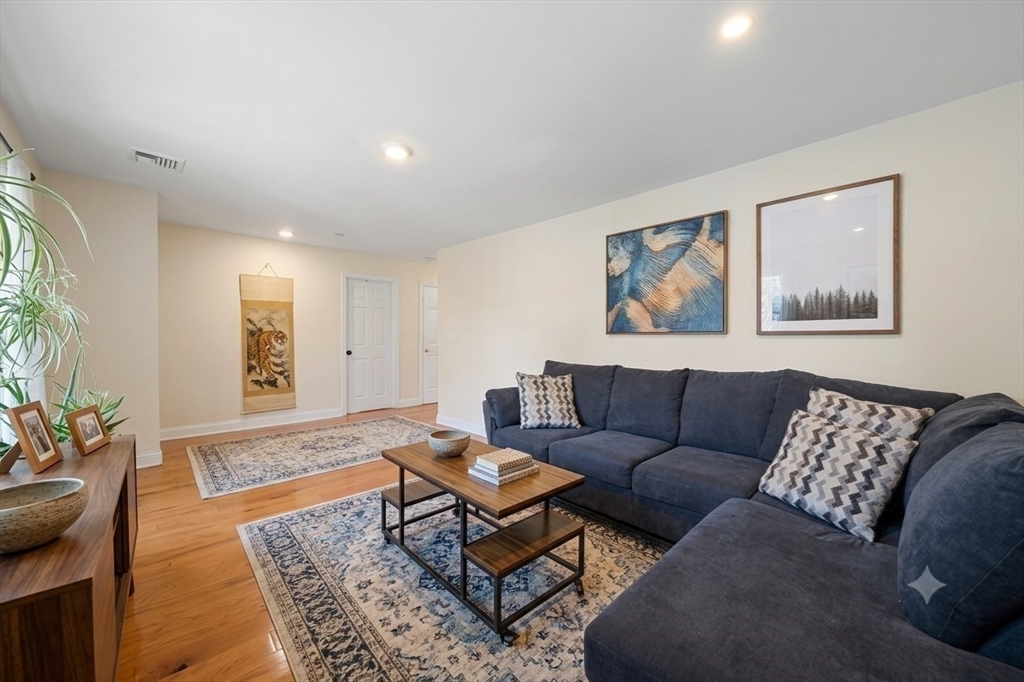 27 Ellington St # 2