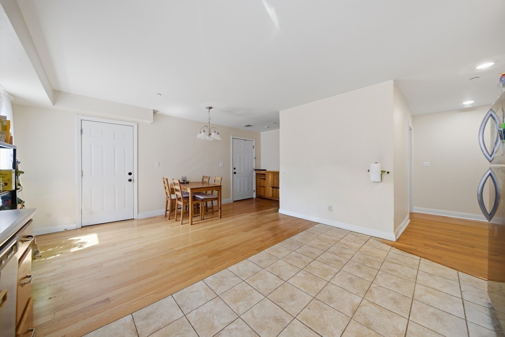 27 Ellington St # 2