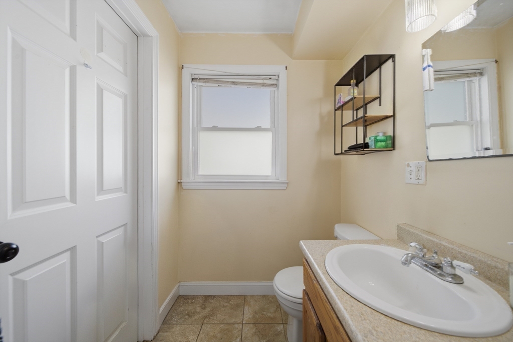 27 Ellington St # 2
