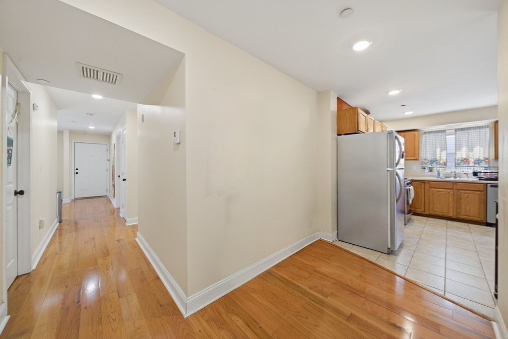 27 Ellington St # 2
