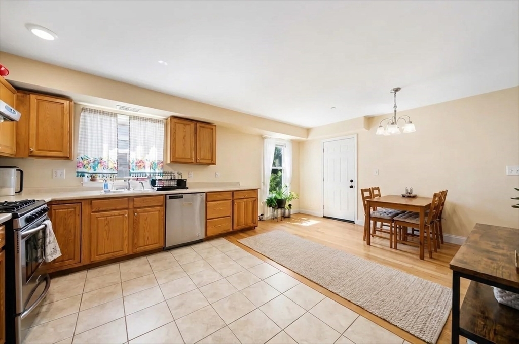 27 Ellington St # 2