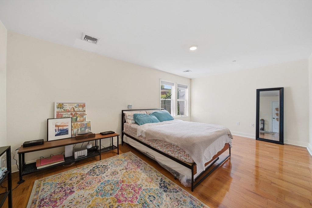 27 Ellington St # 2