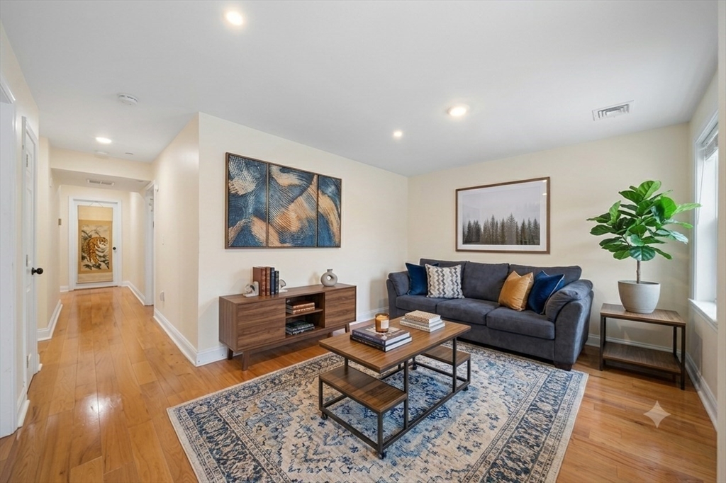 27 Ellington St # 2