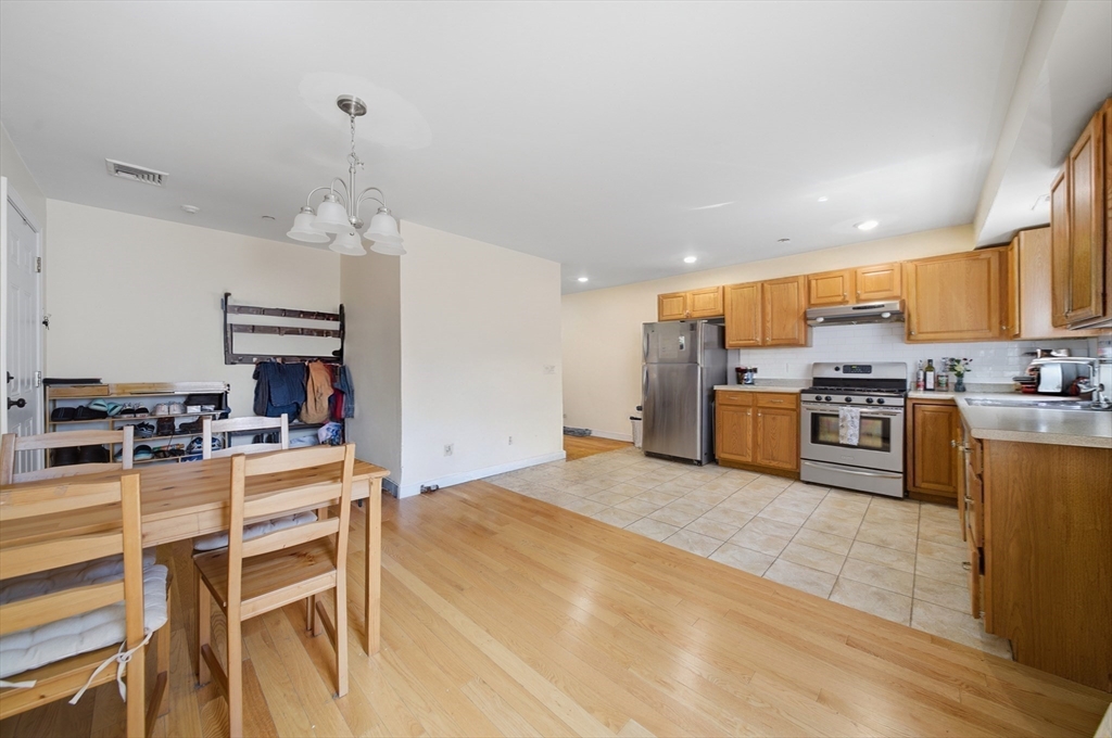 27 Ellington St # 2