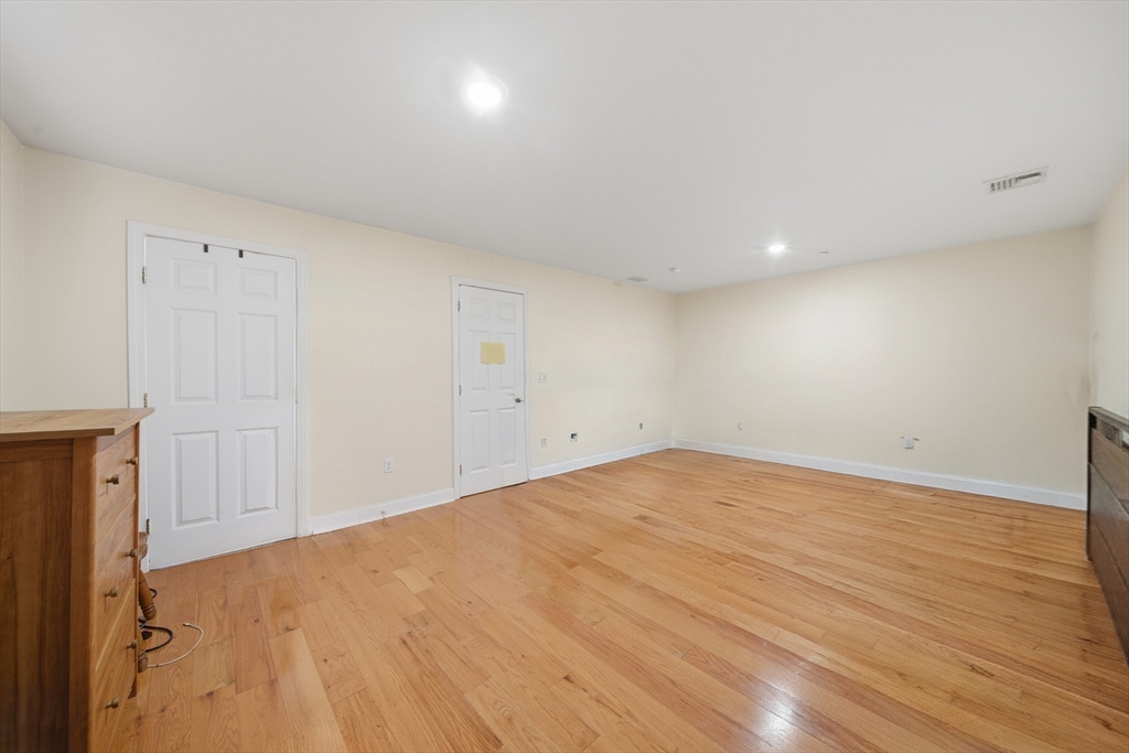 27 Ellington St # 2