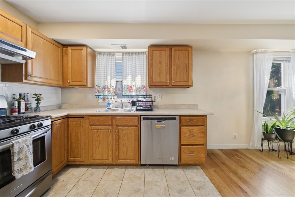 27 Ellington St # 2