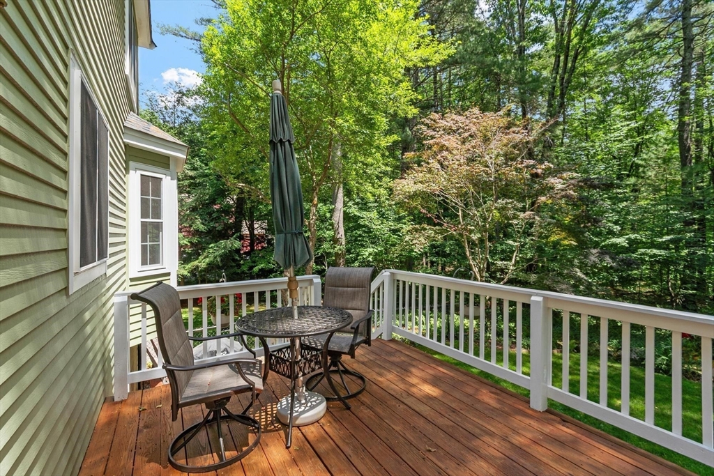 8 Whitney Ln