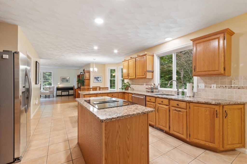 8 Whitney Ln