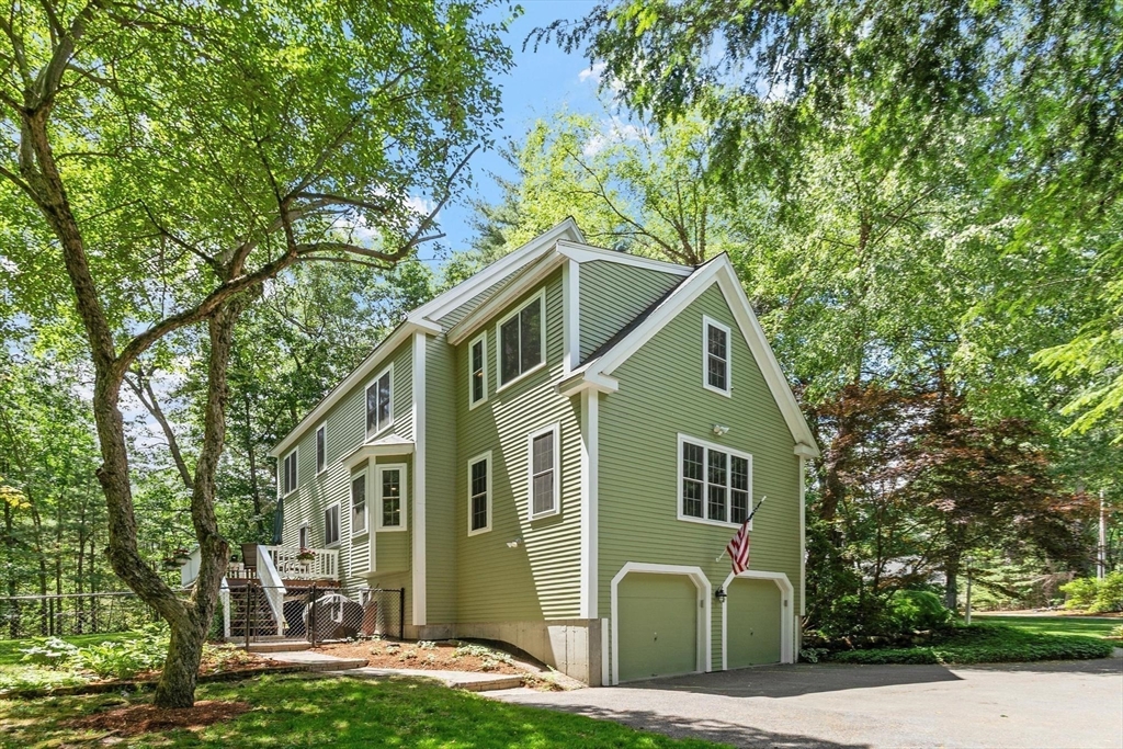 8 Whitney Ln