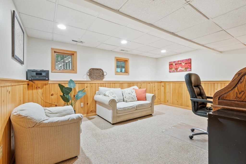 8 Whitney Ln
