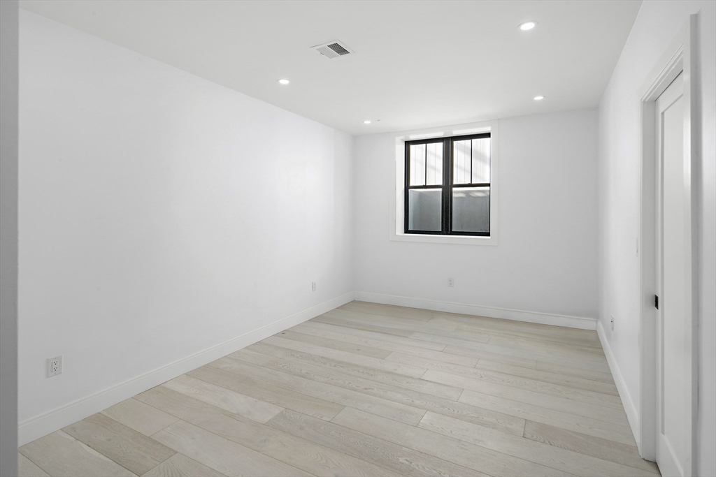 21 Woodbine St # 21