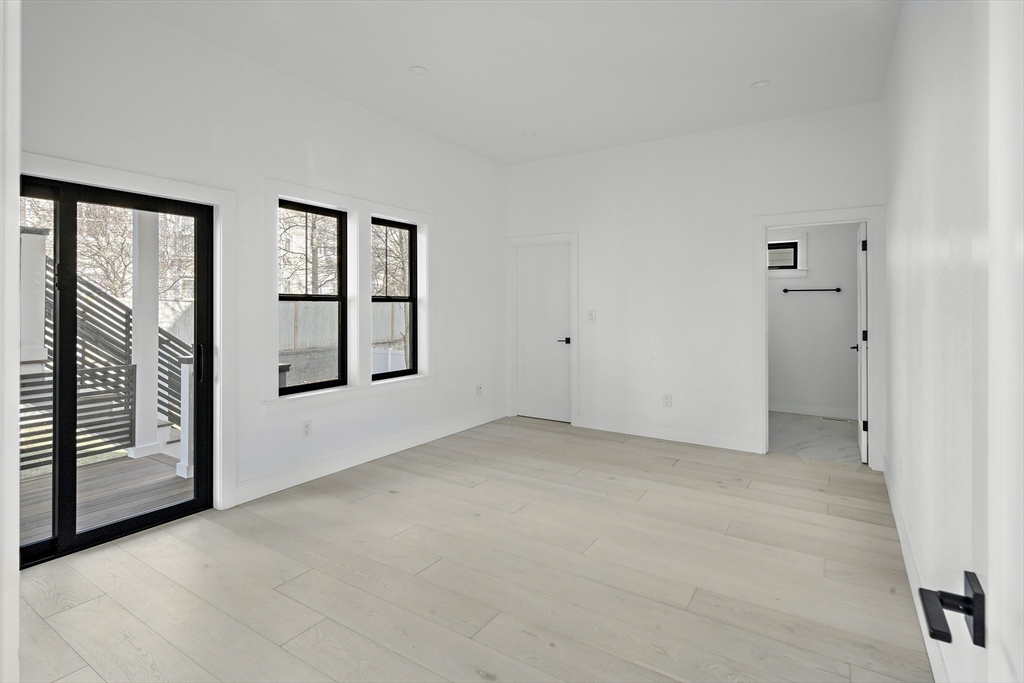 21 Woodbine St # 21