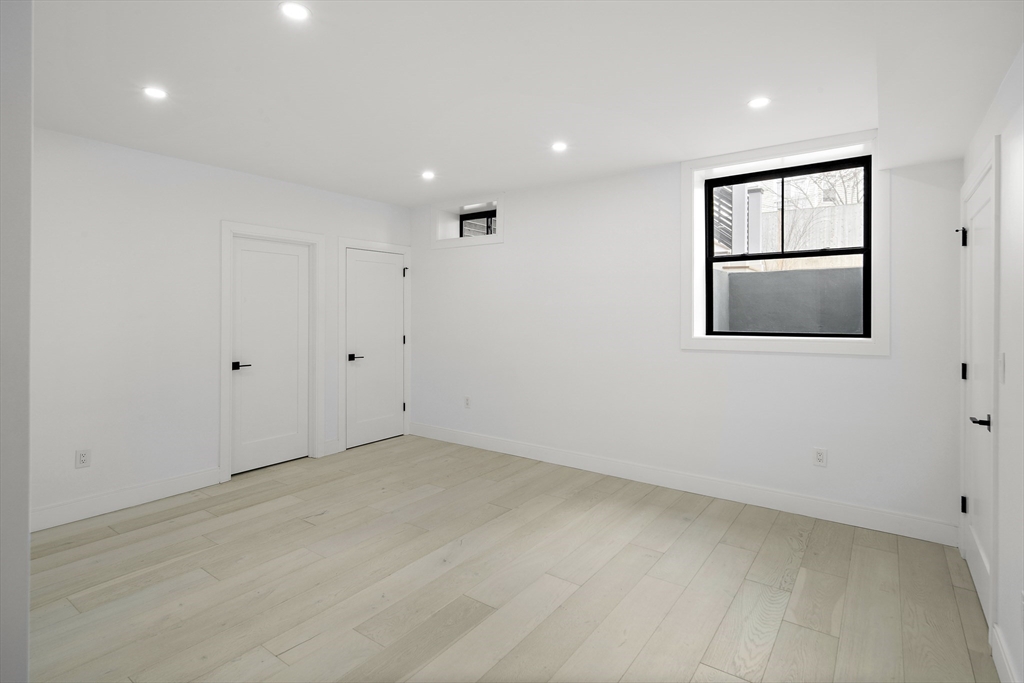 21 Woodbine St # 21