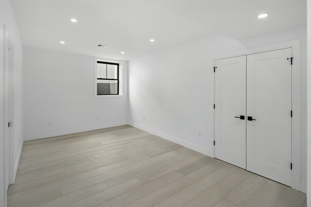 21 Woodbine St # 21