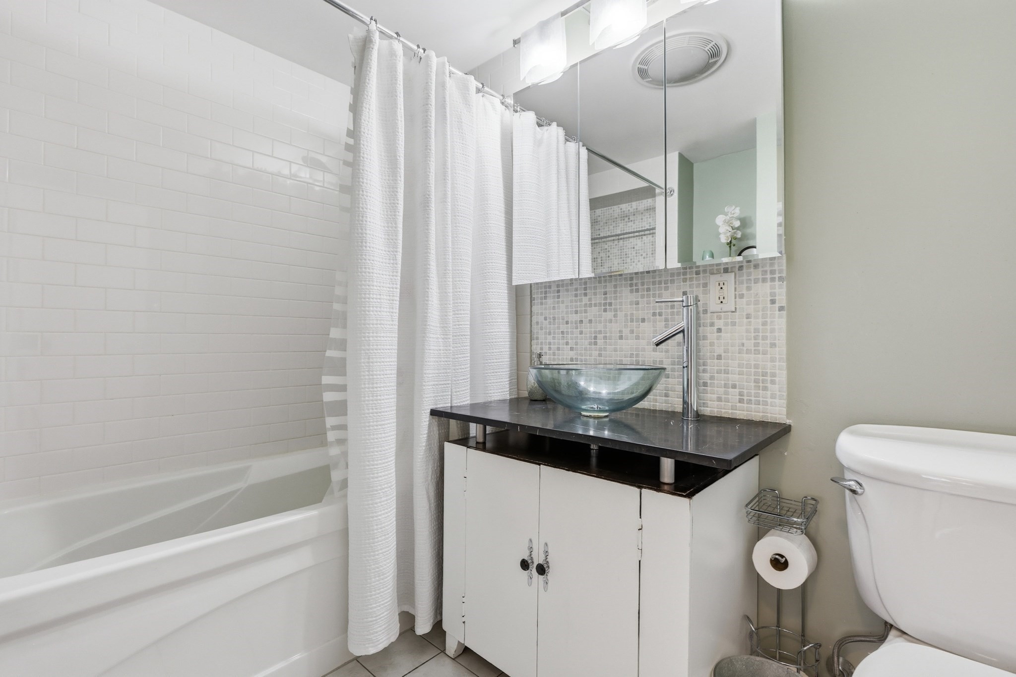 20 Hammond Pond Pkway # 201