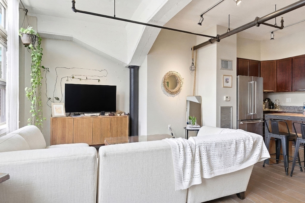 166 Terrace Street Unit: PH2