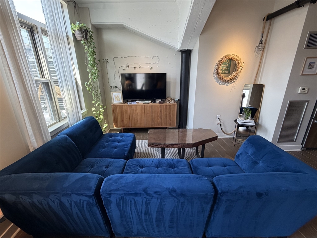 166 Terrace Street Unit: PH2