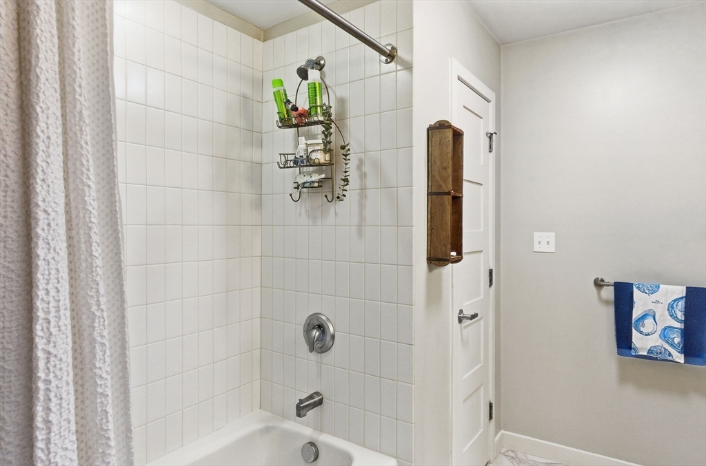166 Terrace Street Unit: PH2