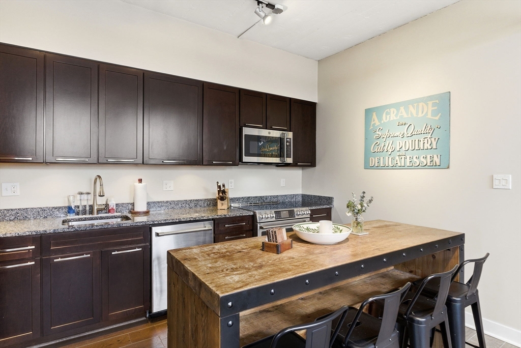 166 Terrace Street Unit: PH2
