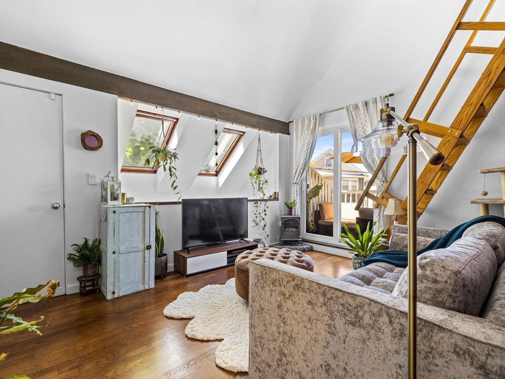 93 Governor Winthrop # 7A