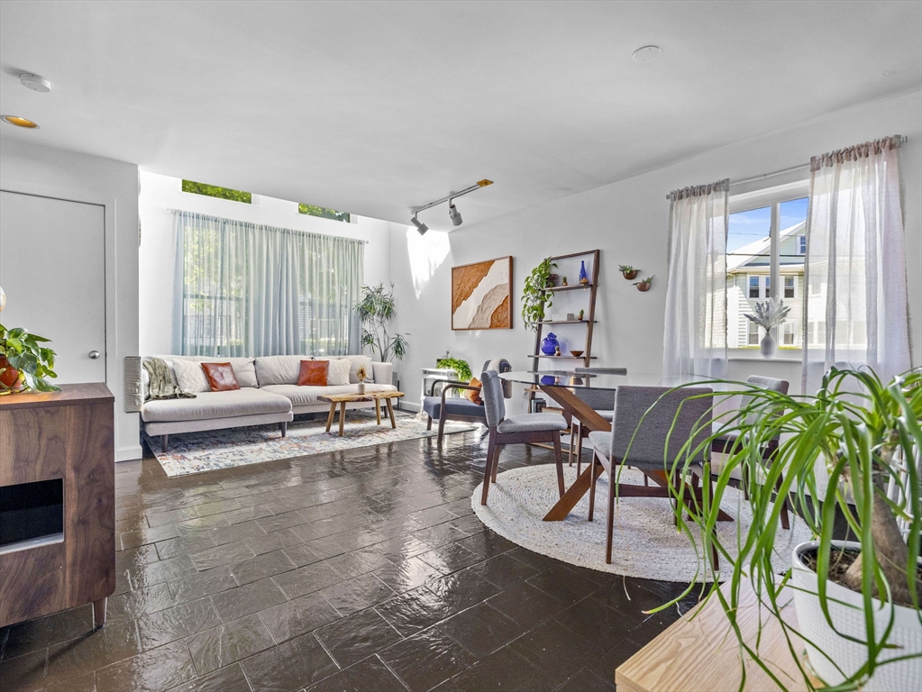 93 Governor Winthrop # 7A