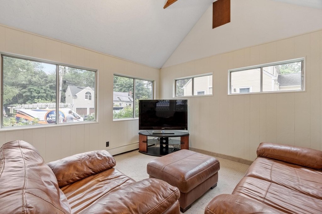 12 Hunt Rd