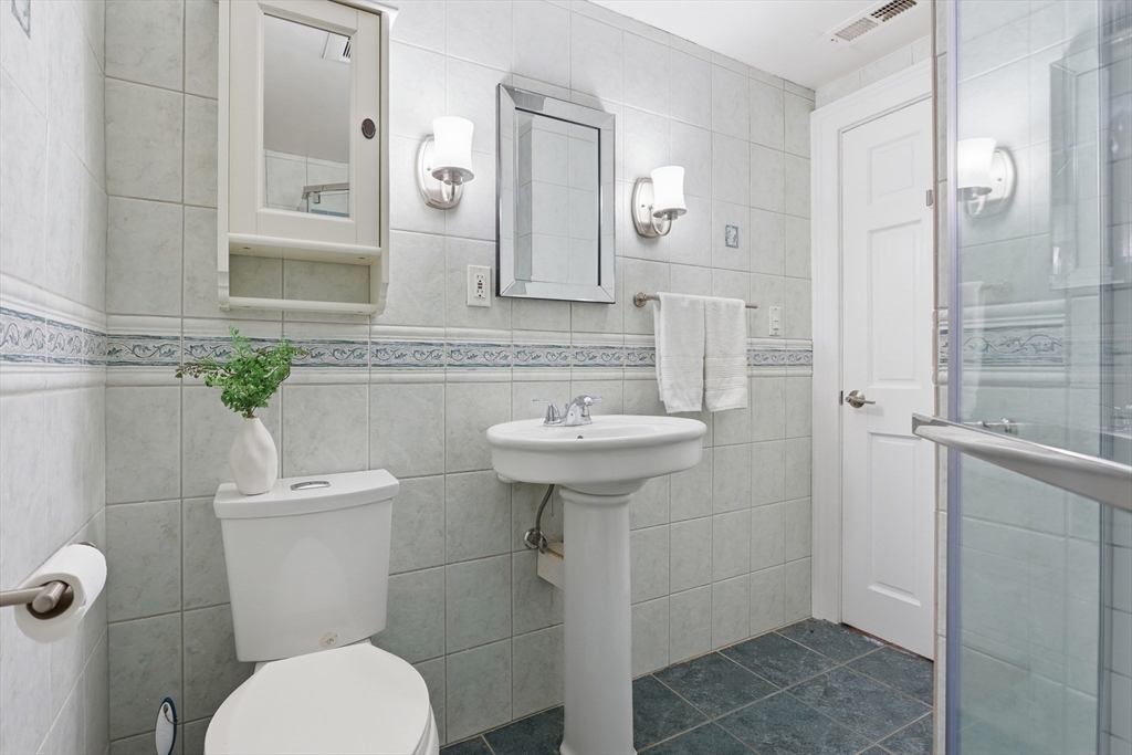 17 Orchard Dr
