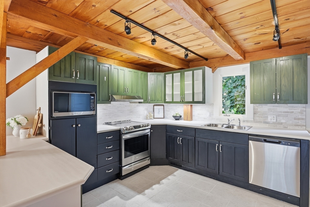17 Orchard Dr
