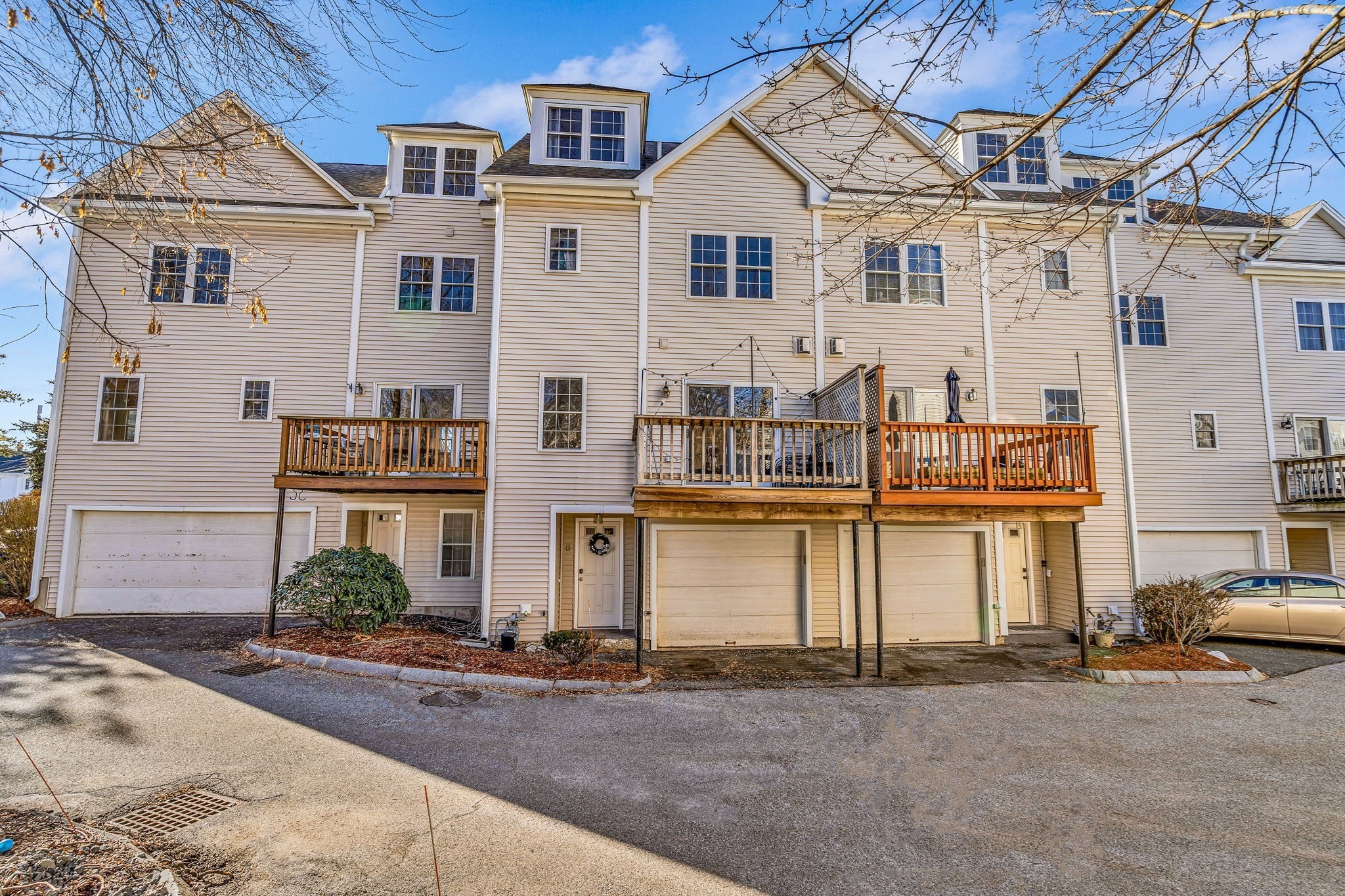 555 Main St # 8