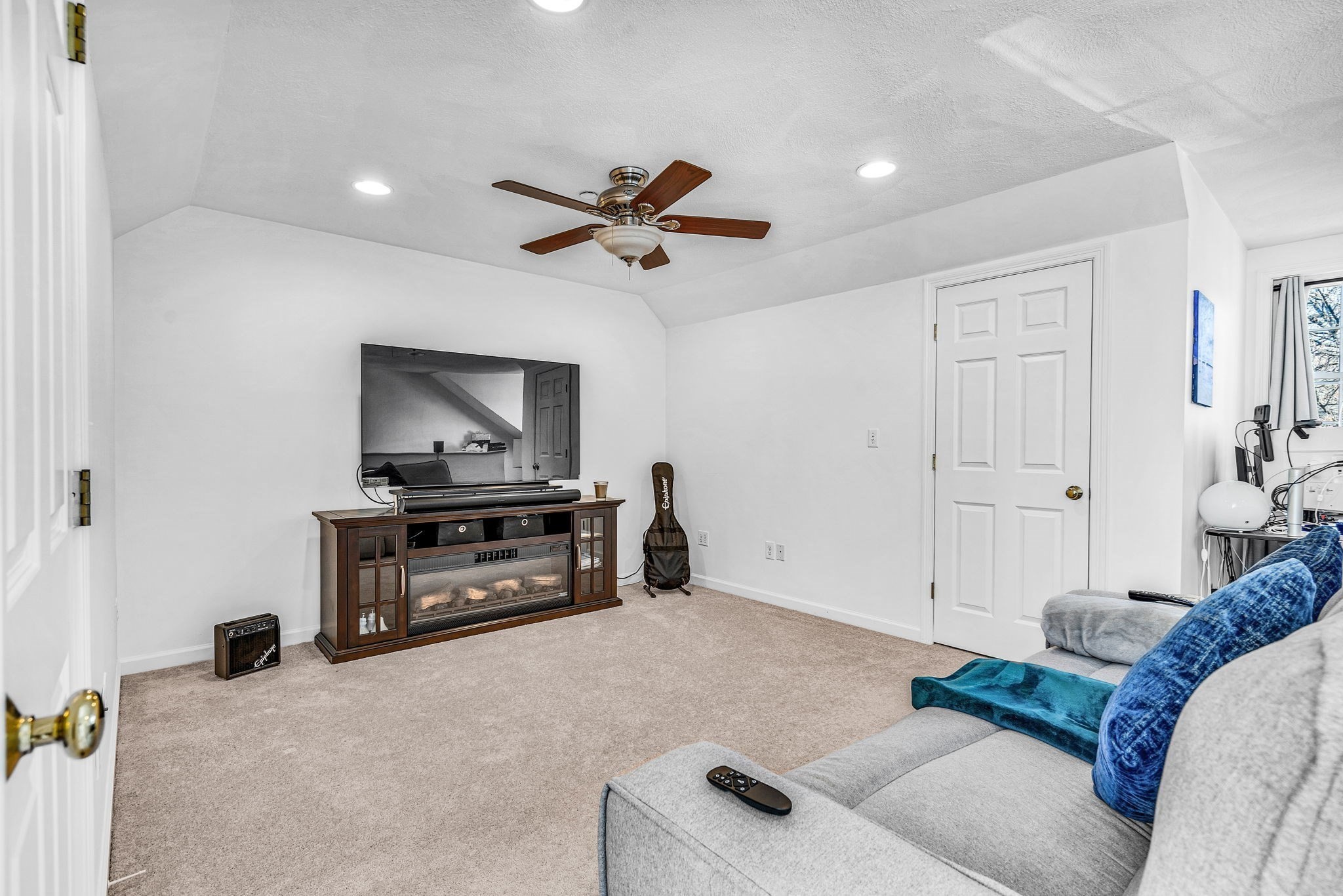 555 Main St # 8