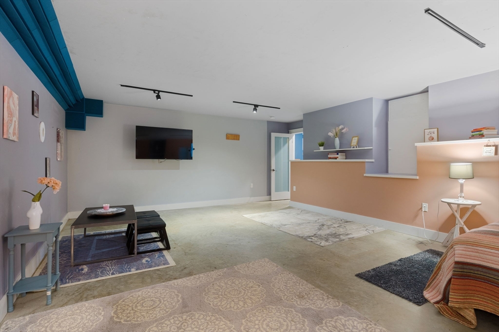 76 Thesda St