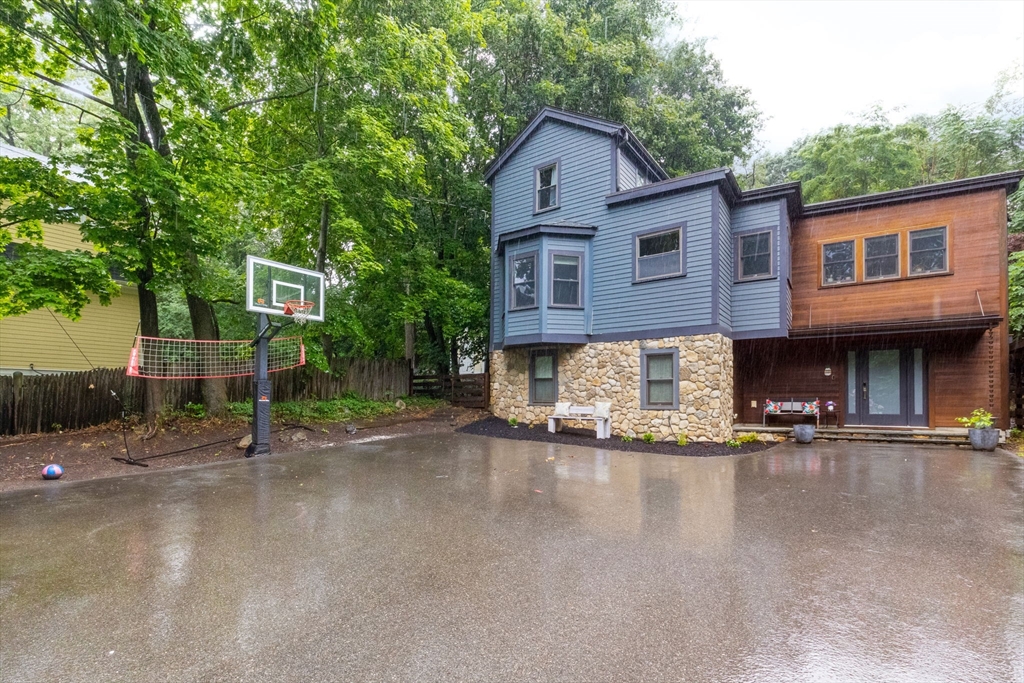 76 Thesda St