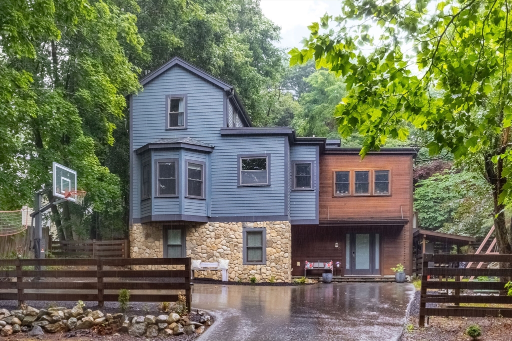 76 Thesda St