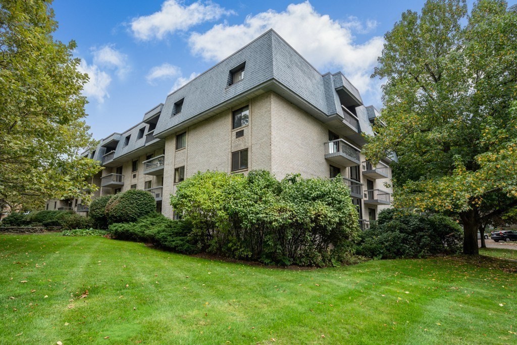 85 Commons Drive # 301