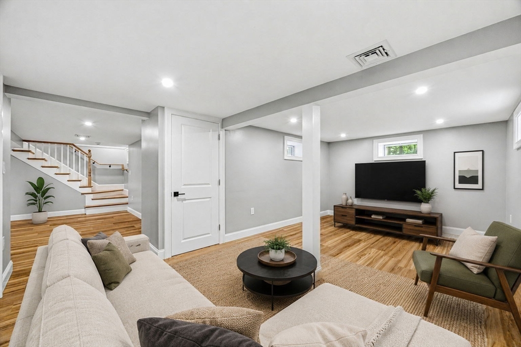 63 Russell Rd