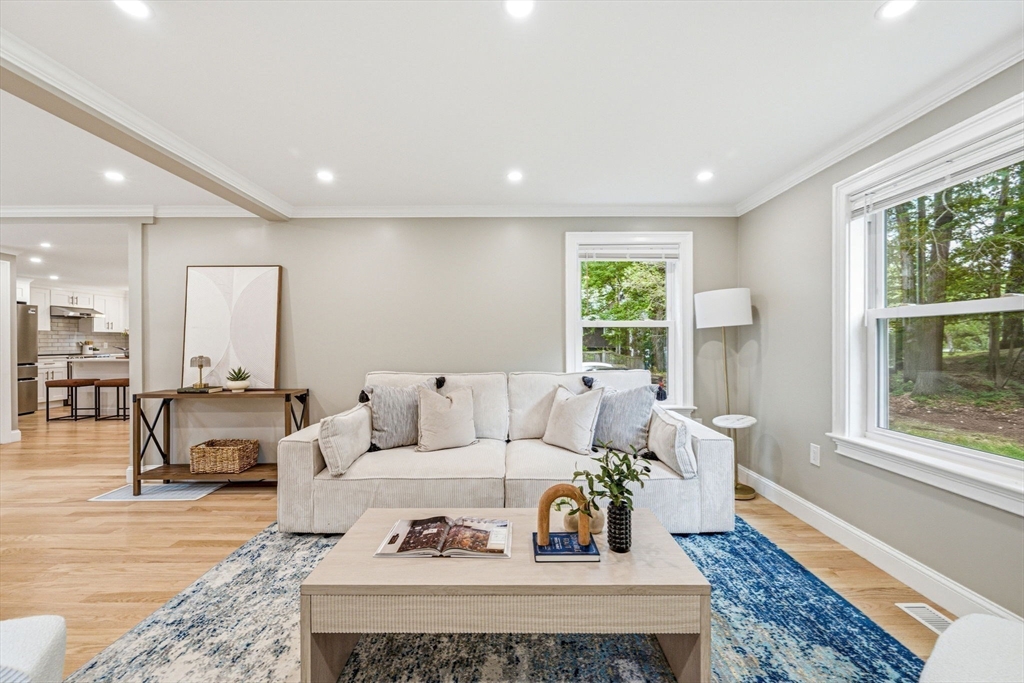 63 Russell Rd