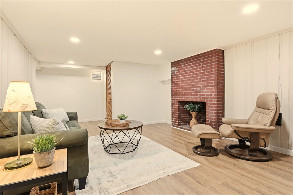 81 Alcott St