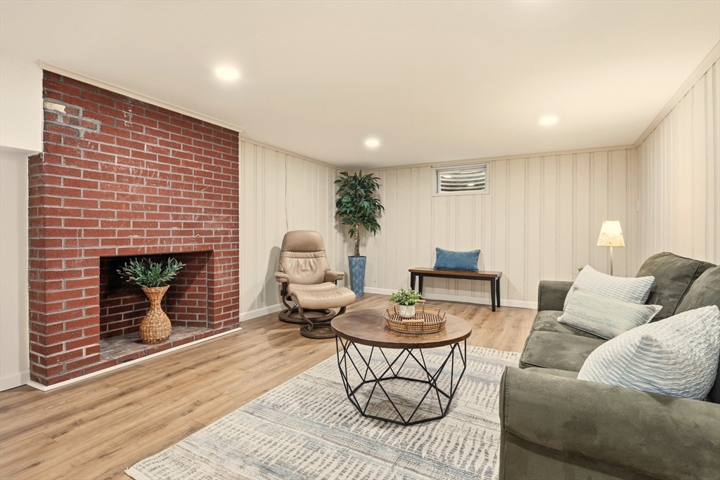 81 Alcott St