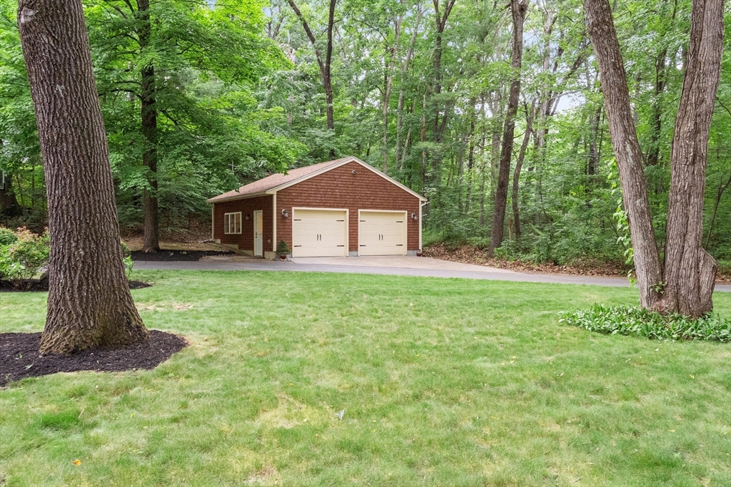 67 Quaker Ln