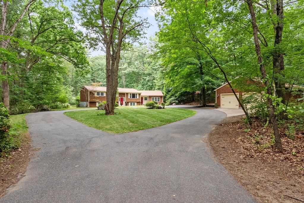 67 Quaker Ln