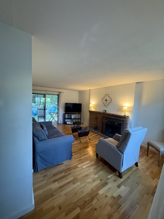 399 Great Rd # 4