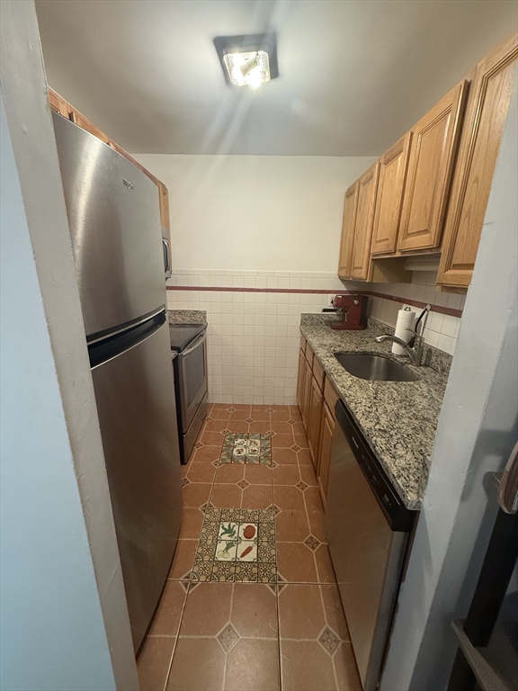 399 Great Rd # 4