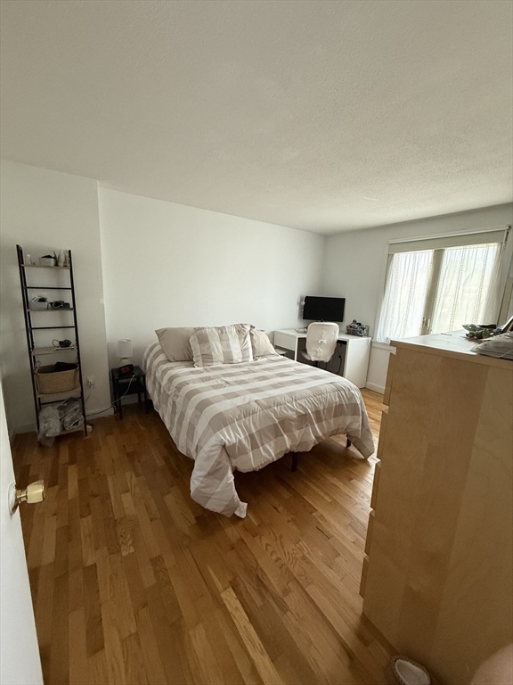 399 Great Rd # 4
