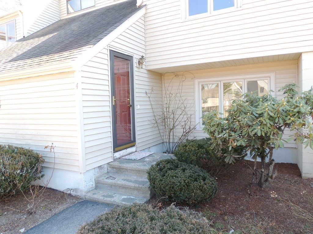 399 Great Rd # 4