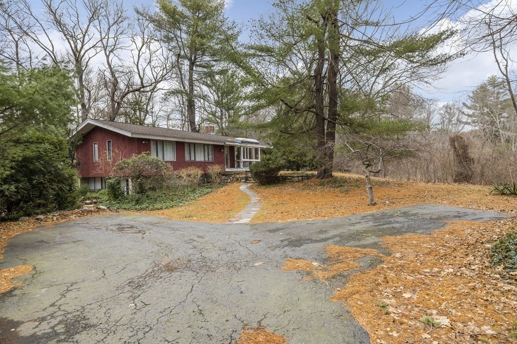 9 Peacock Farm Road