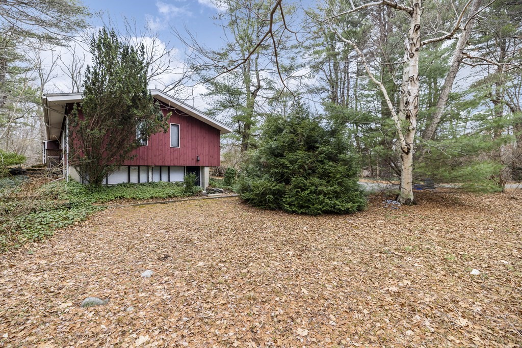 9 Peacock Farm Road
