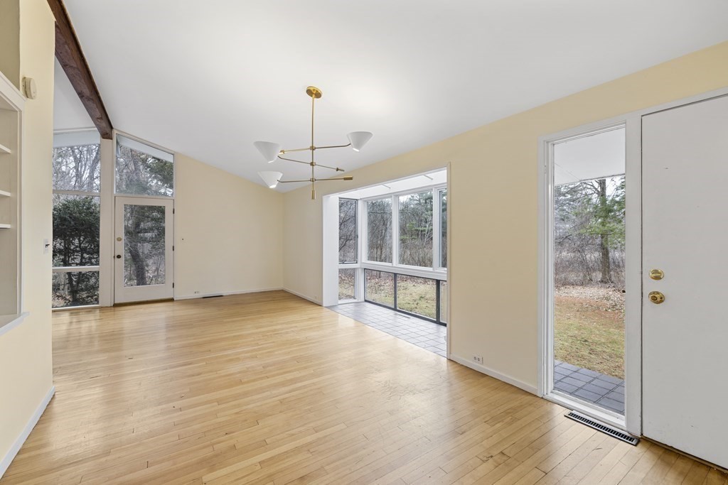 9 Peacock Farm Road