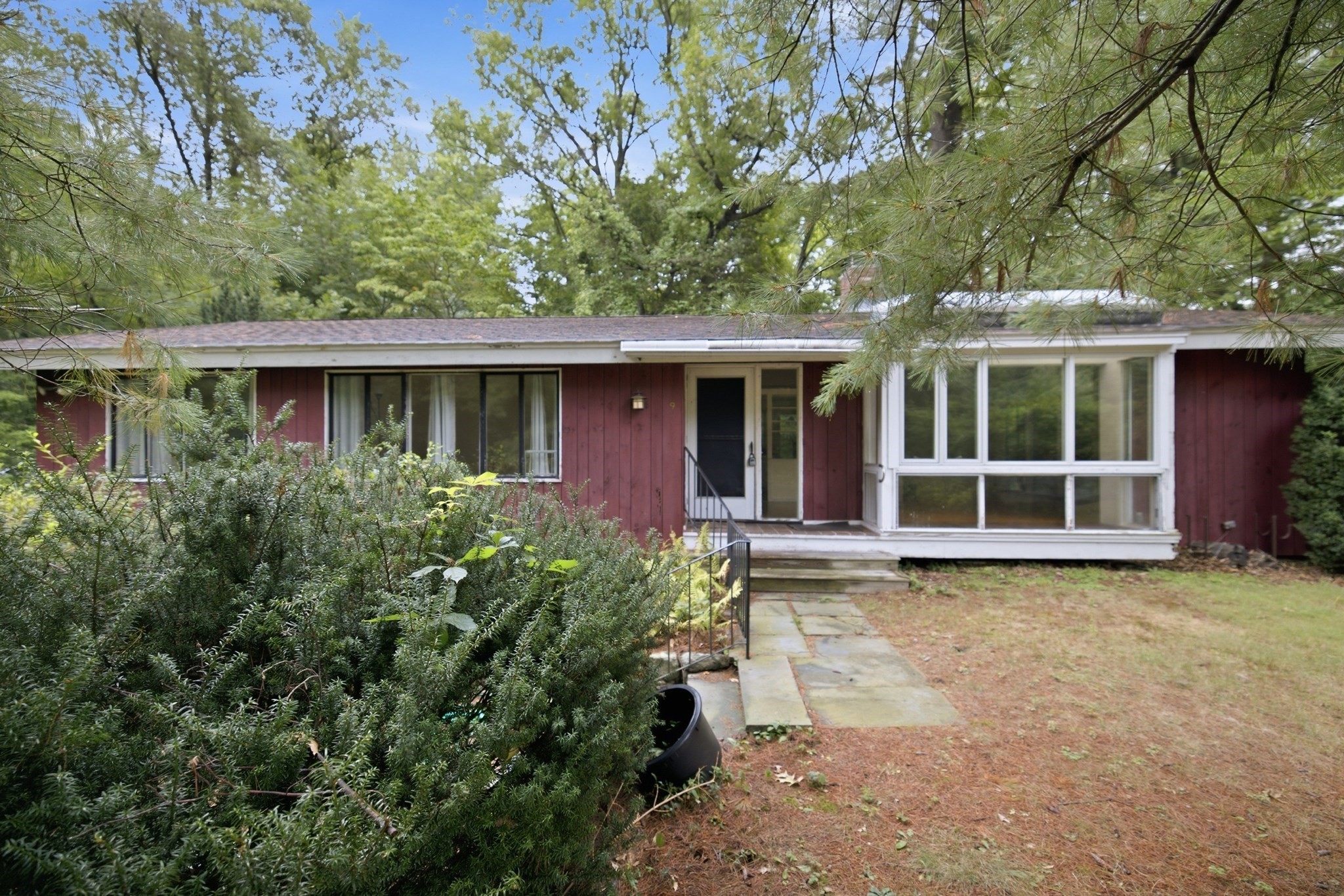 9 Peacock Farm Road